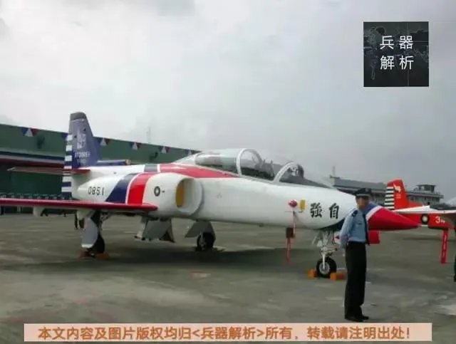 如何评价L-15高级教练机？