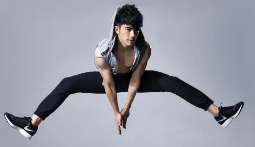 纪言恺“展示”用嘴巴帮女儿吸鼻涕，为何网络的声音褒贬不同？