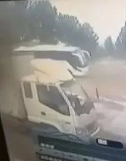 内蒙赤峰大客车为什么失控？