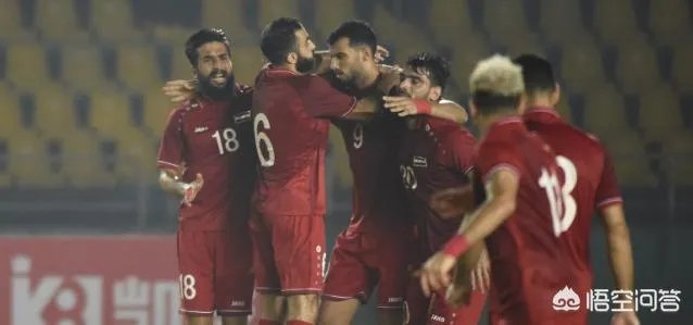 国足最新一期大名单出炉，锋线上有三名中锋，艾克森会再一次被安排到边路位置上吗？