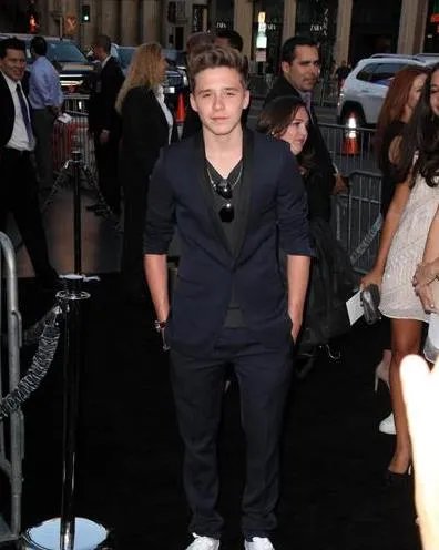 贝克汉姆长子布鲁克林身高多少  与女友科洛的恋情大曝光