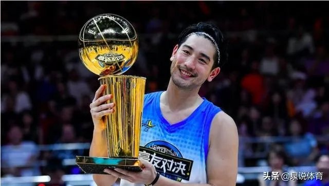 今晚的CBA，林书豪身穿印有自己和高以翔合影的球鞋出战，以此来缅怀好友，你怎么看？