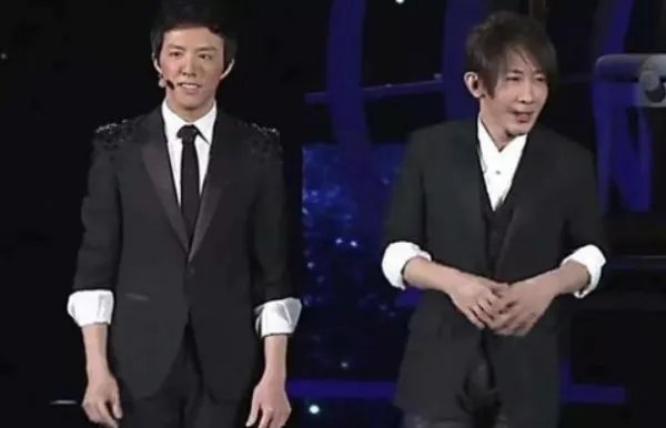 2013年王力宏冲到春晚后台，怒甩刘谦耳光，当年到底发生了什么？