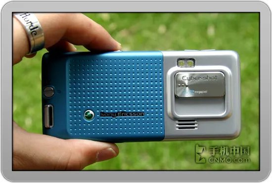 320W拍照+GPS导航 索尼爱立信C702评测