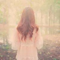 qq头像,唯美图片上带几个字,不是人物的,女生的