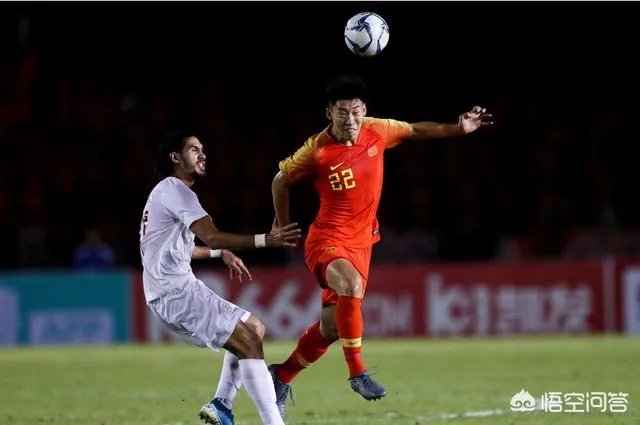 国足最新一期大名单出炉，锋线上有三名中锋，艾克森会再一次被安排到边路位置上吗？