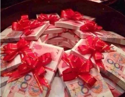 挑68万彩礼提亲，你家乡结婚彩礼是什么讲究呢？