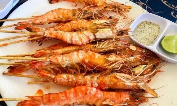 泰国旅游点了三只大虾，为什么导游会劝人别吃呢？