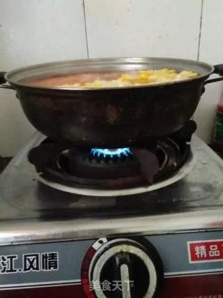 胡萝卜玉米排骨汤