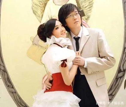 凤凰传奇组合现状，一个嫁经纪人身价不菲，另一个怎样了？