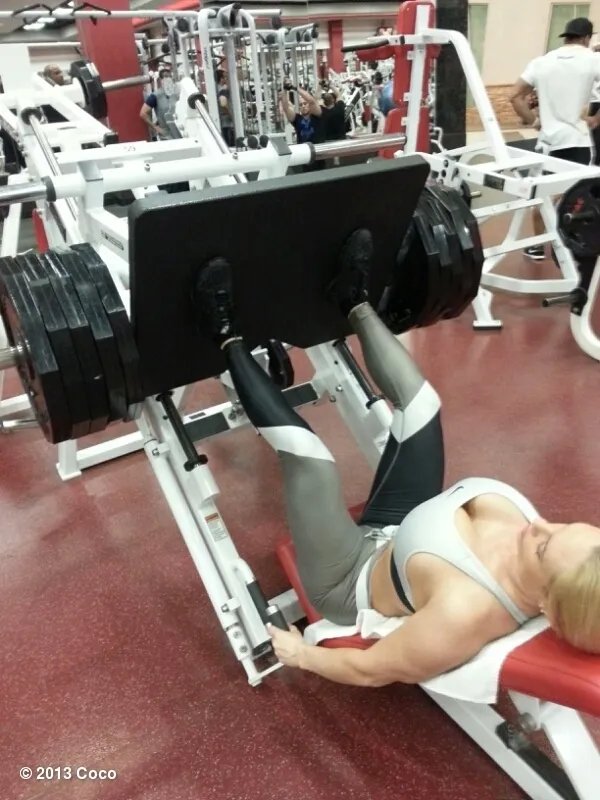 丰乳翘臀真诱人 性感皇后COCO Austin火辣钢管舞