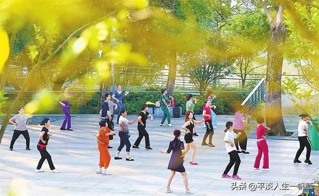 在小区楼下跳广场舞的大妈们被居民放大悲咒神曲驱散，你怎么看？