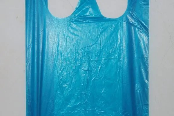 韩国禁止使用有色塑料，这对环保有什么重大意义？