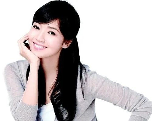 侯佩岑巧妙回应与昆凌撞图，哪些细节值得关注？