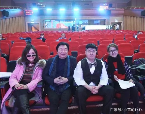 原来是相声演员后来做主持人