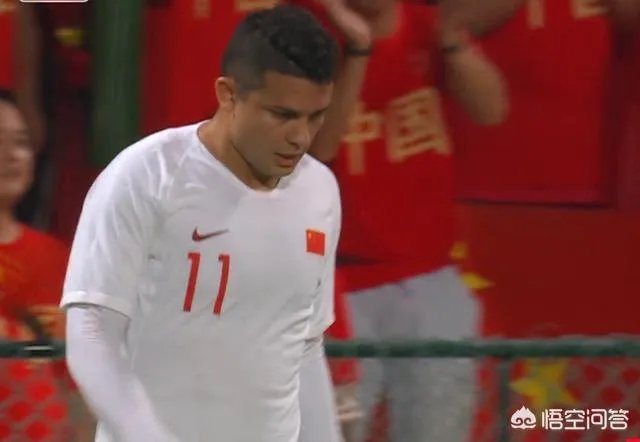 国足最新一期大名单出炉，锋线上有三名中锋，艾克森会再一次被安排到边路位置上吗？