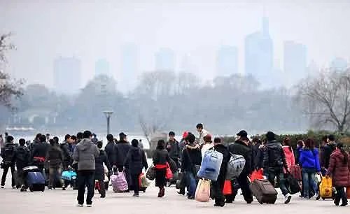 东北地区人口比下降，导致下降的原因是什么？