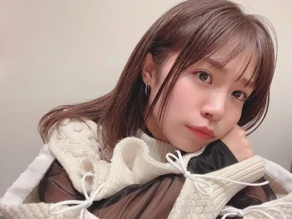 散发轻熟性感的魅力！号称日本“魔鬼上围”菜乃花！