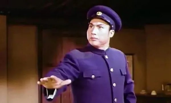 钱浩梁在生前是因什么而一举成名的？