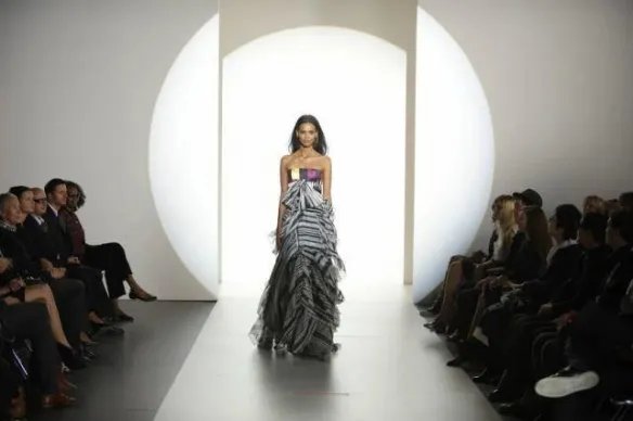 每一位都独具魅力！盘点20部电影中乘风破浪的姐姐