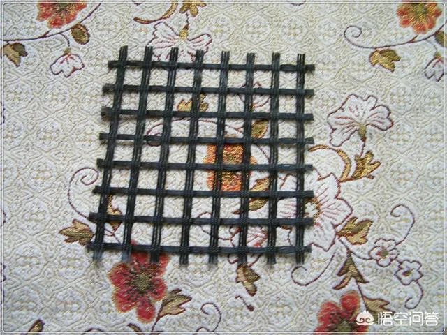 如何在路面铺设玻璃纤维土工格栅？