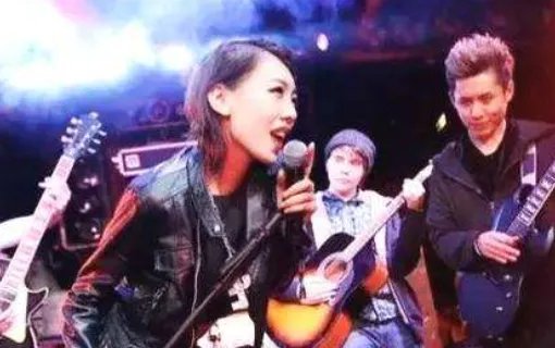 驻唱是什么意思?