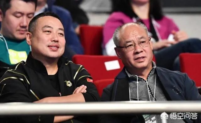 乒乓球男团半决赛，李宁为何跟刘国梁同框出镜观战中日焦点赛呢？