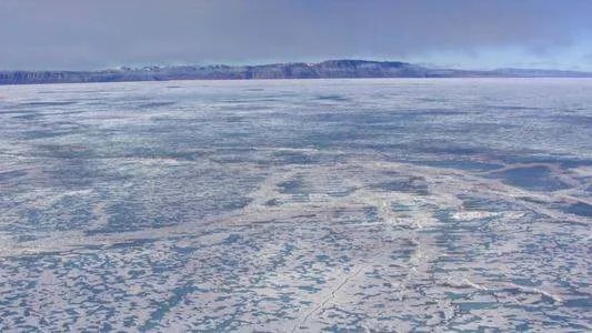 辽宁丹东三小伙坠入冰窟身亡，事故发生的原因是什么？