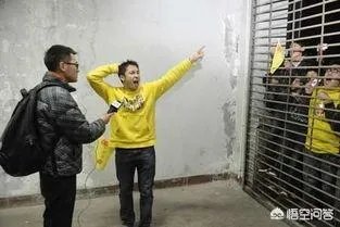 马布里当年在球员通道暴打山西队球迷被围堵大巴车，当时是怎么回事？