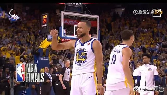库里在总决赛第一场投压哨超远三分时，汤普森看上去比库里还紧张，怎么评价这种友谊？