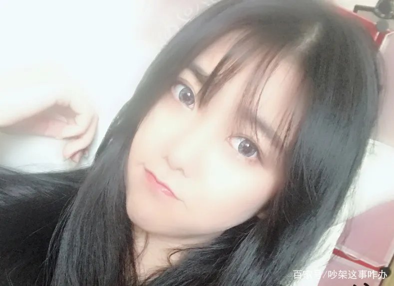 抖音网红一条小团团，罕见晒自己洗澡照片，引发网友热议，你怎么看？