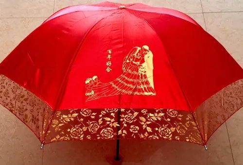 结婚打红伞是什么意思 结婚的红伞怎么处理