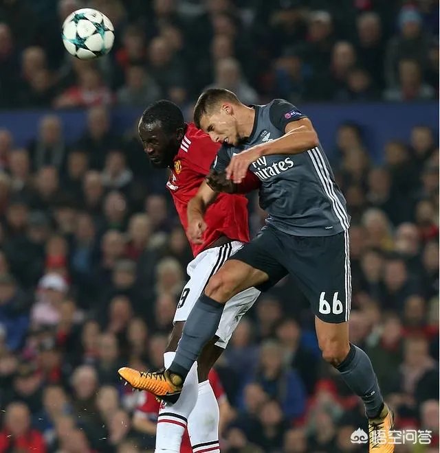 身高相差悬殊，为什么有球迷感觉阿奎罗的头球反而强于卢卡库？