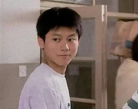 李晨晒童年照自称什么？