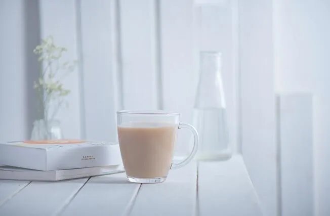 秋天的第一杯奶茶心情说说 秋天一杯奶茶的简短句子