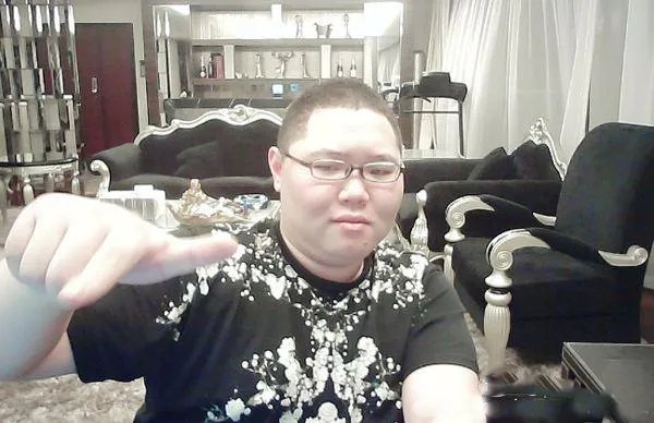 《LOL》PDD被曝签约斗鱼 年后直播