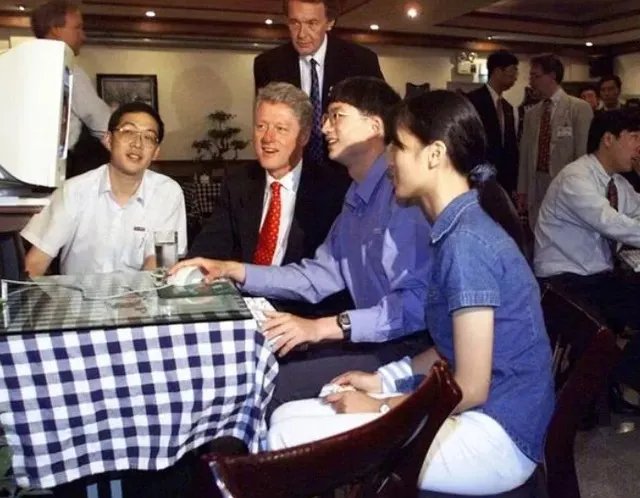 你网吧开黑没来的队友，可能都在洗浴中心敲背