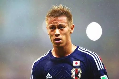 经过这几年本田圭佑的表现配得上AC米兰10号吗?