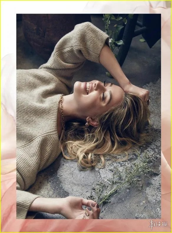 “媚拉” 艾梅柏·希尔德抚媚妖娆 拍摄性感大片