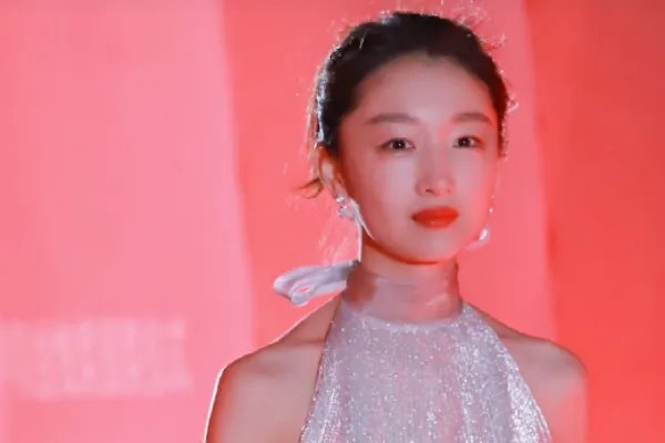 李宇春，周冬雨类型的女生，找什么男朋友才合适？