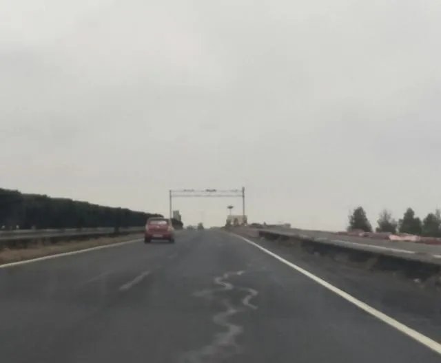 山东女司机高速超车逆行10公里，还说“原谅我吧，我不懂”央求交警别扣分。这事你怎么看？